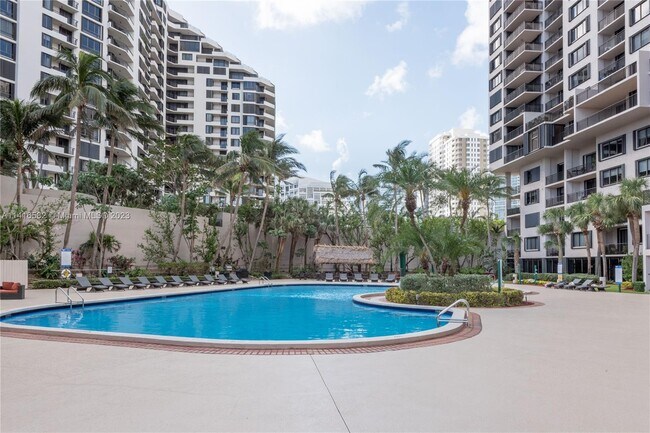 Building Photo - 540 Brickell Key Dr