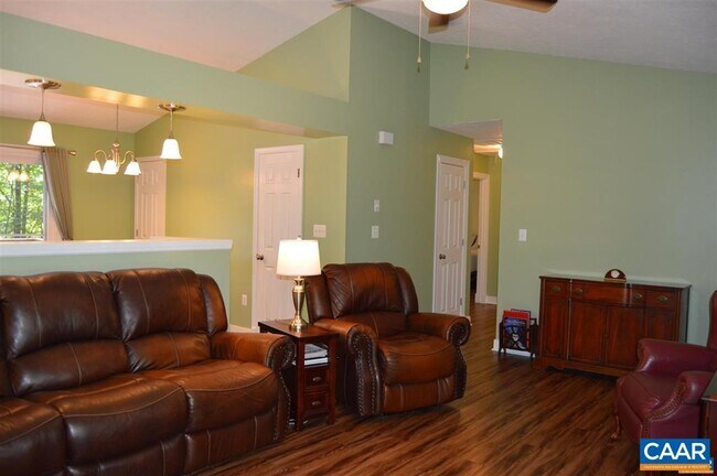 Building Photo - 9 N Bearwood Dr