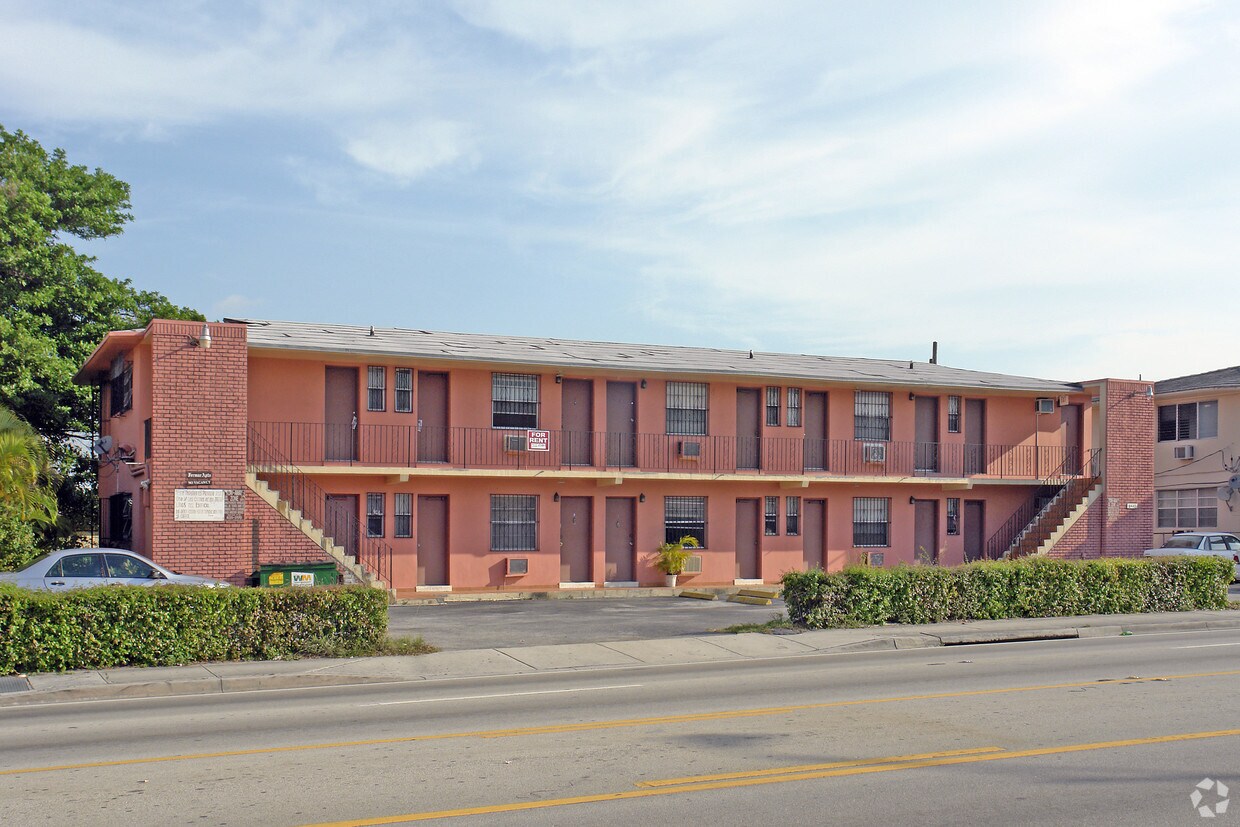 Foto del edificio - 3445-3465 W Flagler St