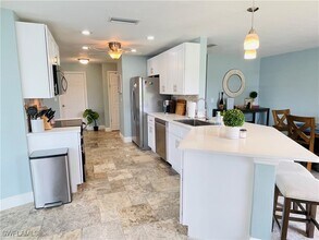 Building Photo - 5403 SW 3rd Ave