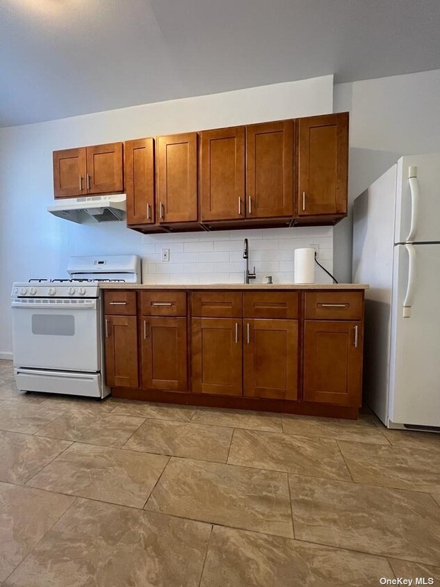 Foto principal - 34-28 Crescent St