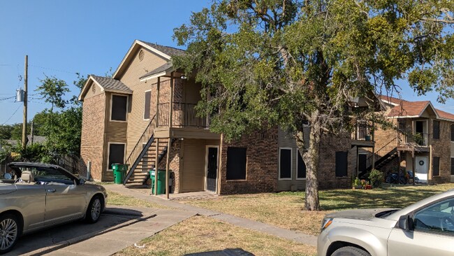 Foto del edificio - 5104 Herrick Ct