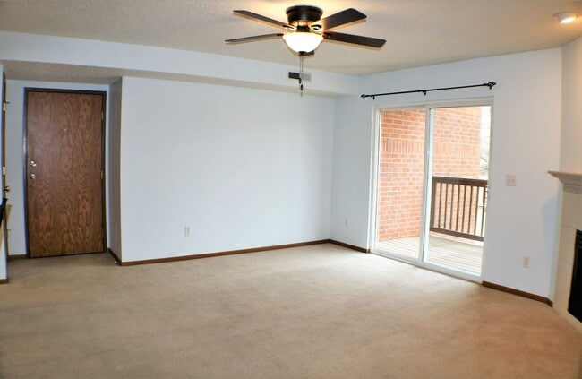 Building Photo - $995 | 2 Bedroom, 1 Bathroom 2nd Floor Con...