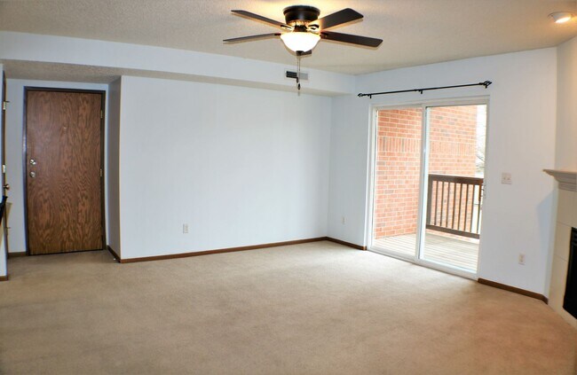 Foto del edificio - $995 | 2 Bedroom, 1 Bathroom 2nd Floor Con...