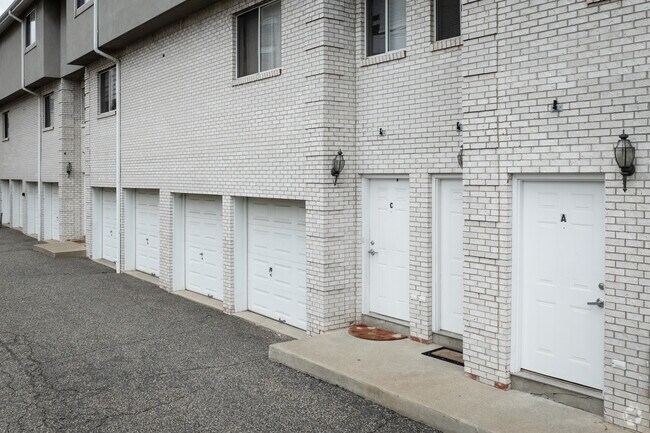 Entrance - 215 Riverview Ave