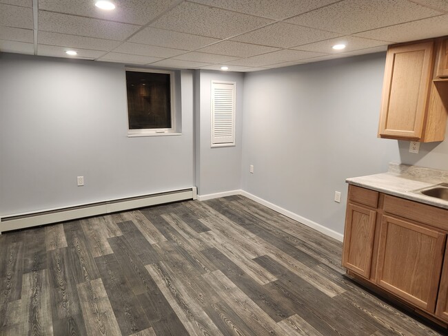 Building Photo - 144 Oriole Rd