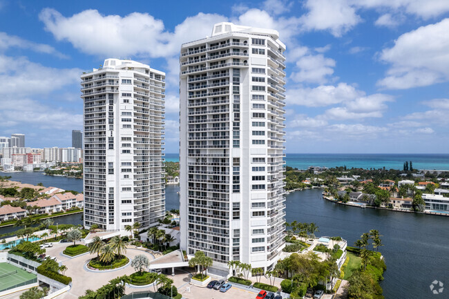 Building Photo - One Island Place