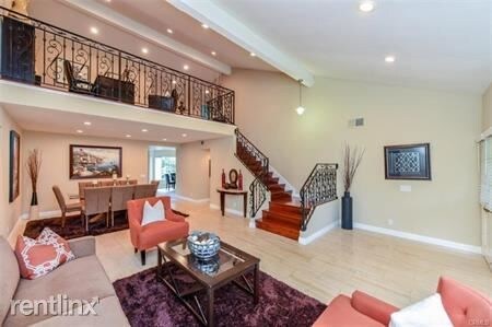 Building Photo - 4 br, 2 bath House - 12 E Yale Loop # 30