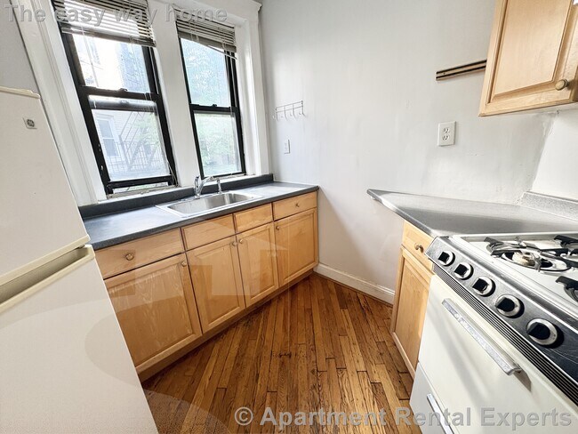 Building Photo - 335A Harvard St Unit #12