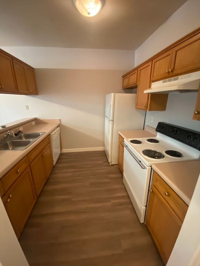 Foto del edificio - Updated Three bedroom/two bath townhouse off Blairstone Road!