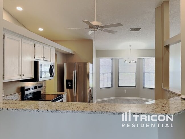 Foto del edificio - 1707 Ashwood Cir