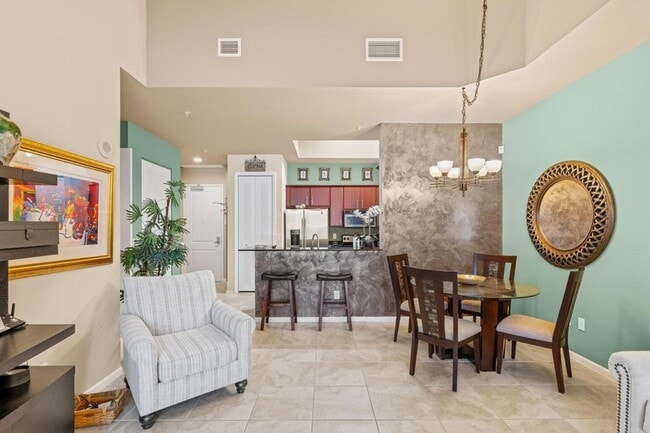 Building Photo - 403 S Sapodilla Ave