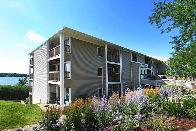 Building Photo - 709 Waters Edge Dr