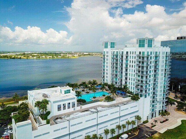 Foto del edificio - 300 S Australian Ave