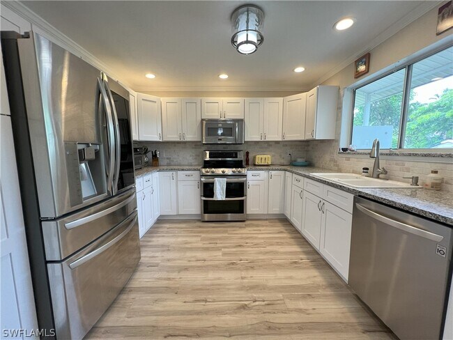 Foto del edificio - 1035 Cypress Woods Dr