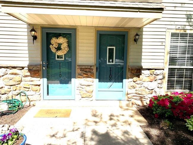 Building Photo - 1109 Foxmeadow Dr