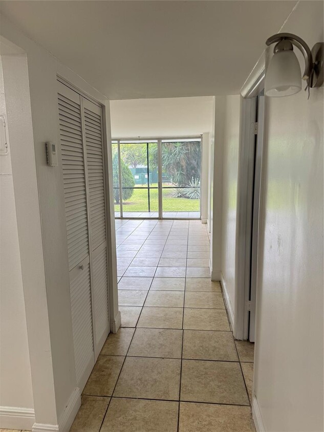 Foto principal - 115 Royal Park Dr