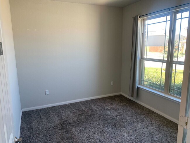 Foto del edificio - *COMING SOON* Comfort & Convenience – 2-Story Home with Fenced Backyard!