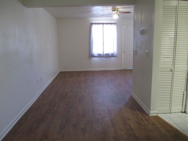 Foto del edificio - 1512 Kraft Ave.