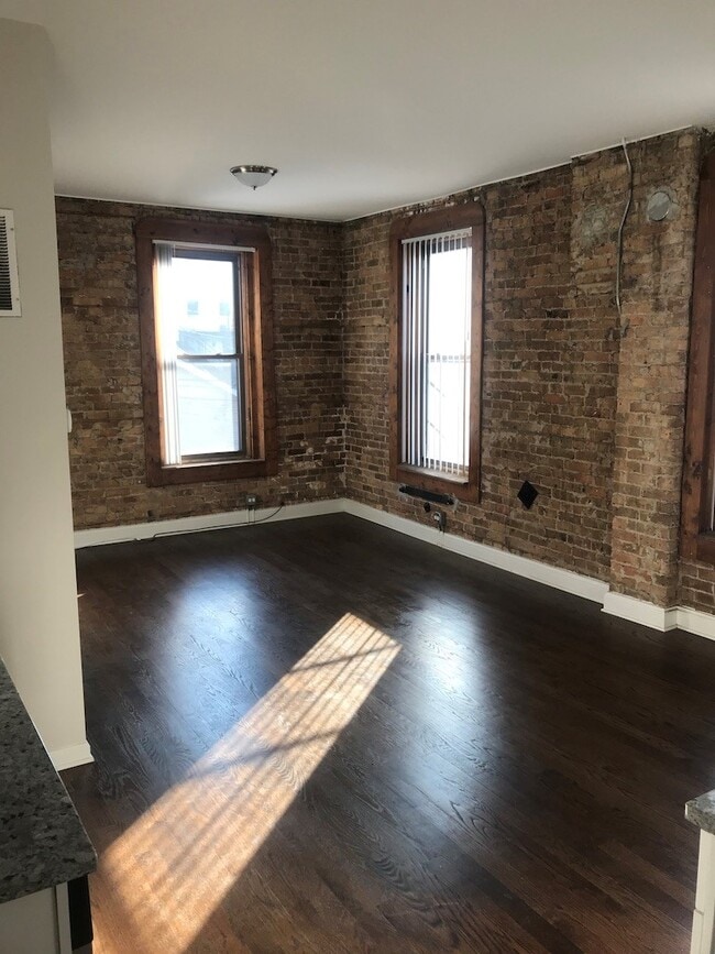 Building Photo - 1447 W 17th St
