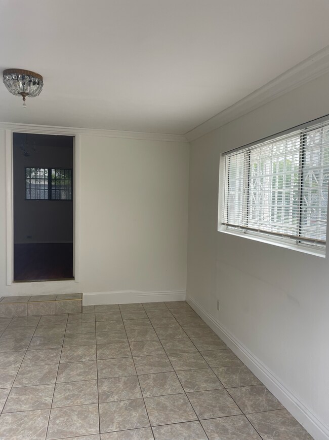 Foto del edificio - 530 N Wilton Pl