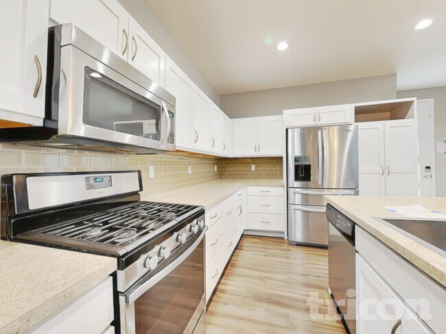 Building Photo - 10239 Southlawn Cir