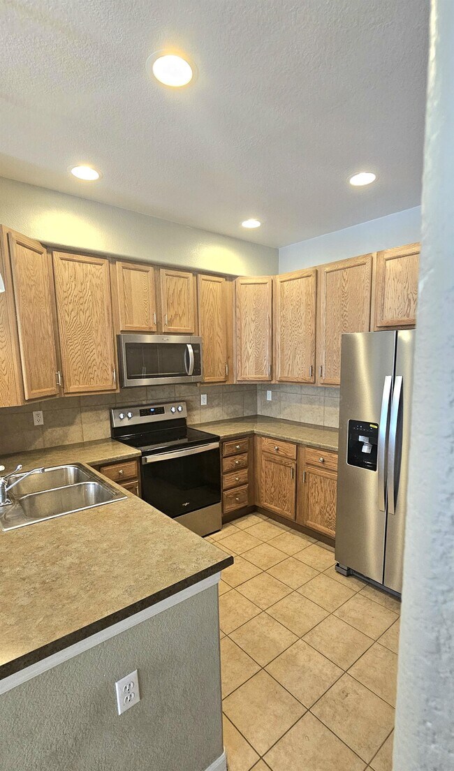 Building Photo - 6582 Baytree Grove