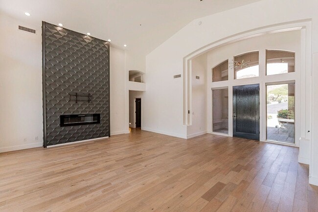 Building Photo - Scottsdale Mountain - Gated Community with Pool