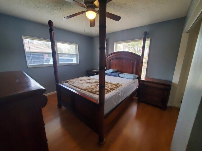 2nd Bedroom - 6948 Duncansby Ave N