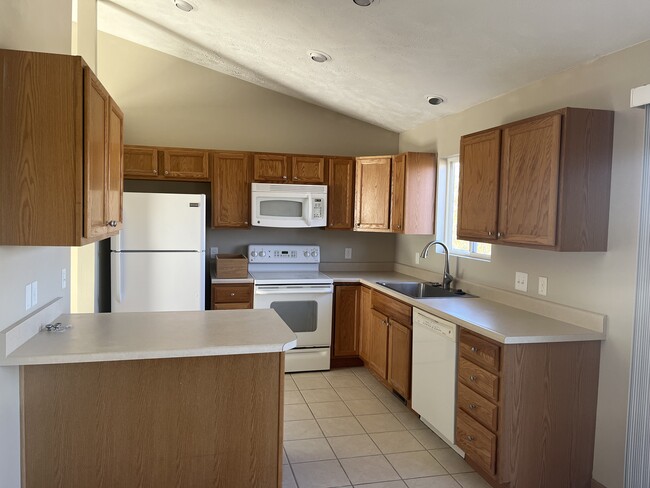 Kitchen - 300 W Benton St