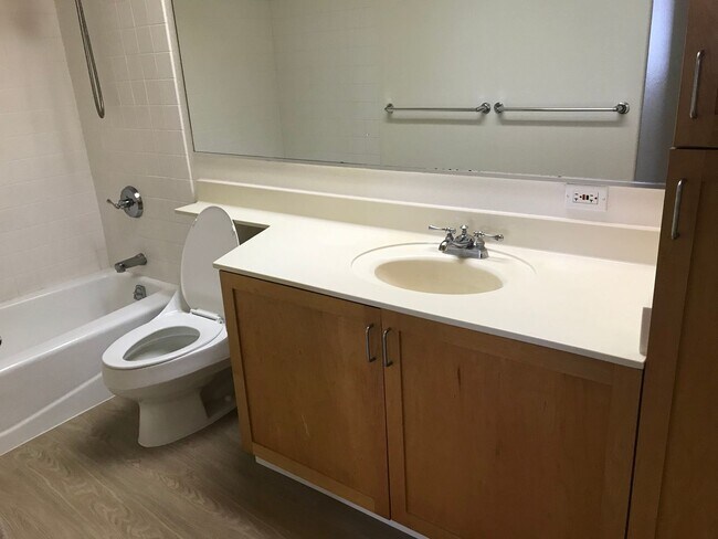 Foto del edificio - Lalea at Hawaii Kai 2 Bdrm., .1 bath, 2 un...