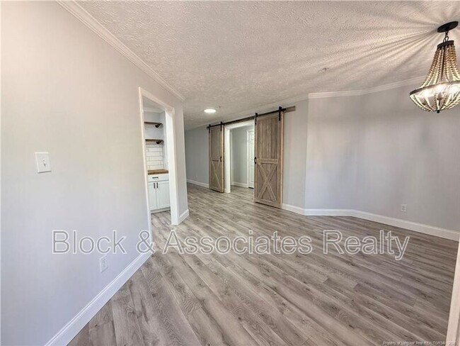Foto del edificio - 392 Bubble Creek Ct