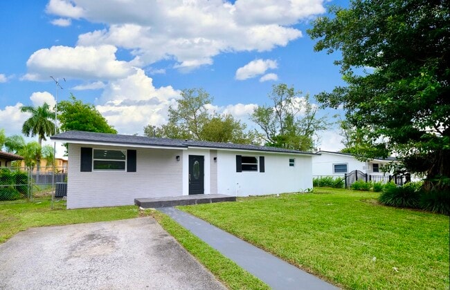 Building Photo - 6253 SW 62nd Ct