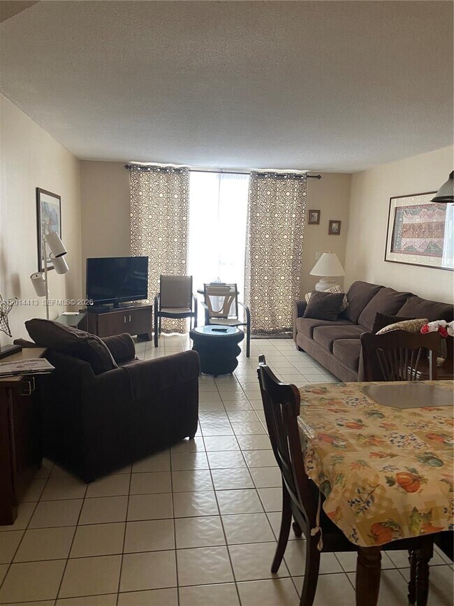 Foto del edificio - 1817 S Ocean Dr