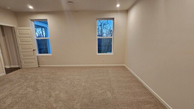 Building Photo - 5374 Bellflower Hls