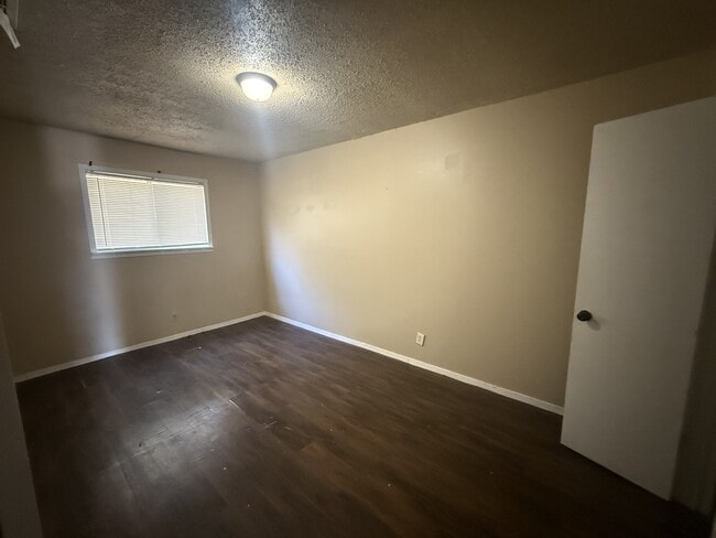 Building Photo - 323 E French Pl