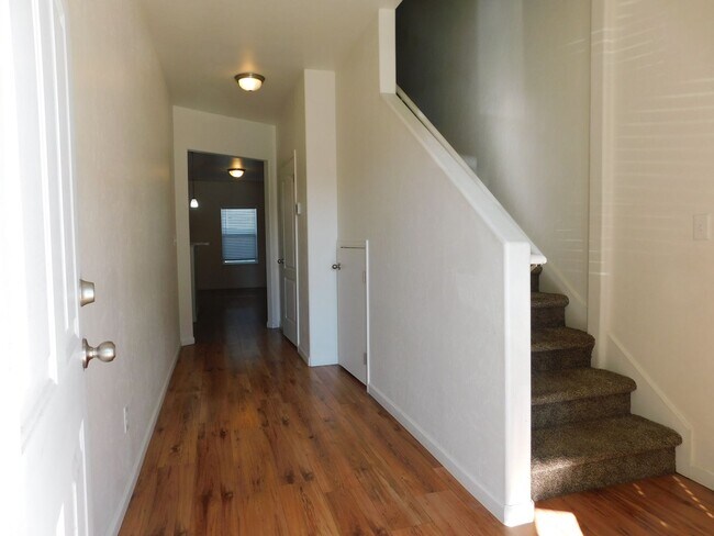 Foto del edificio - Condo Close to Shopping