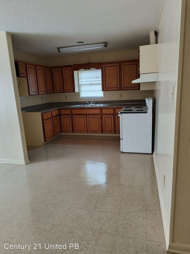 Building Photo - 2 br, 1 bath House - 3007 S Catalpa