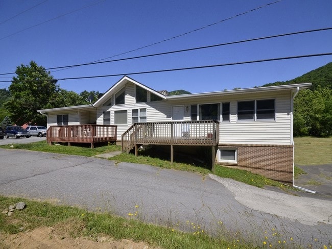 Building Photo - Fox Run Apartments