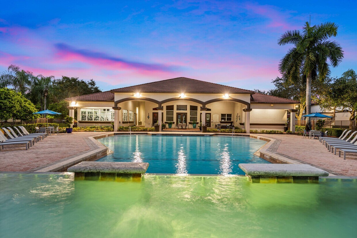 Harbour Cove Apartments in Pembroke Pines, FL