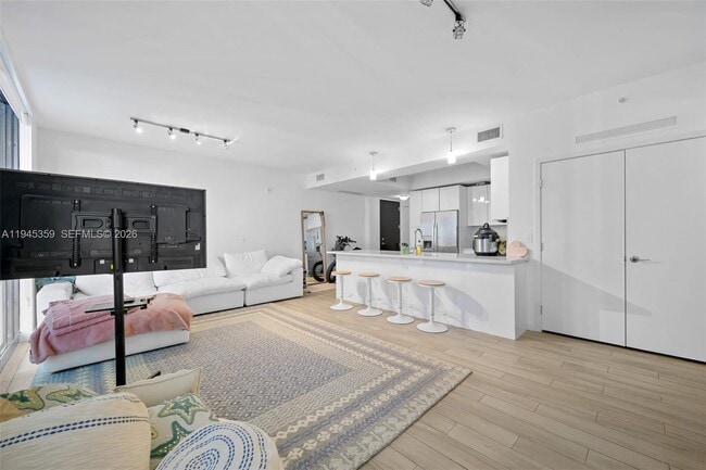 Foto del edificio - 999 SW 1st Ave