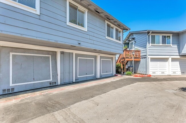 Building Photo - 3145 Shofner Pl