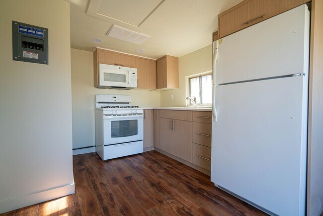 Building Photo - Spacious & Updated 5 Bed Home in Prime Ogden Location