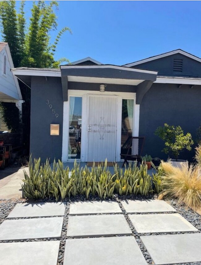 Front of Property - 3959 S Van Ness Ave House
