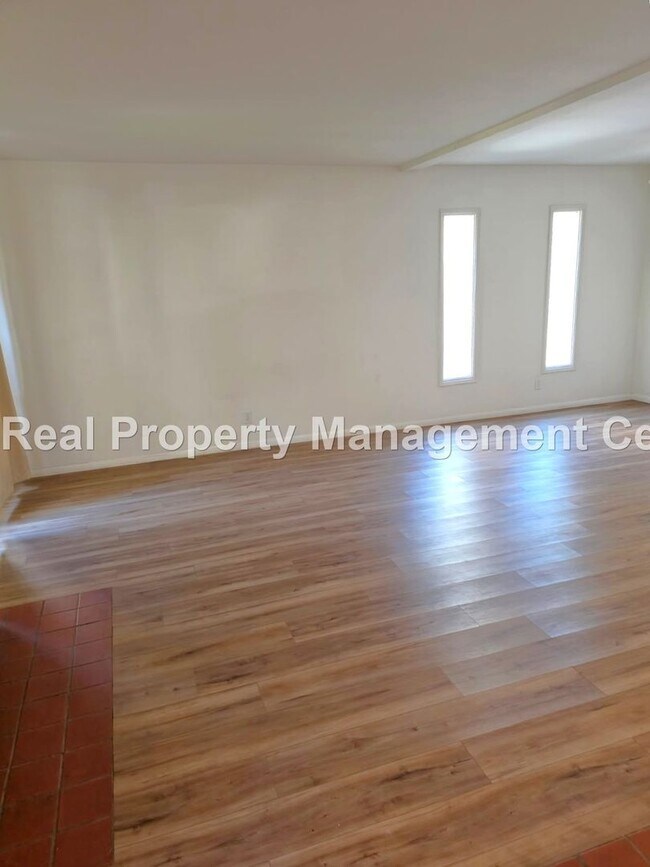 Building Photo - LEASE PENDING - 2Bed / 2 Bath Apartment ne...