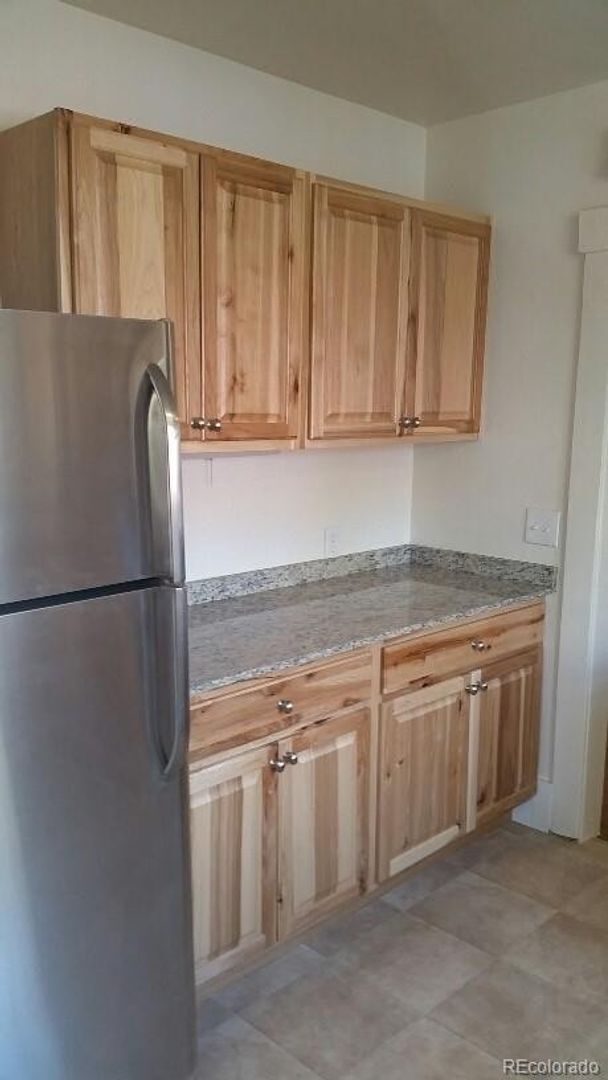 Foto del edificio - NICE 4-BEDROOM DUPLEX UNIT WITH GARAGE IN SUNNYSIDE! WATER, SEWER & TRASH INCLUDED!