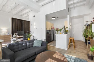 Building Photo - 109 W Wildey St