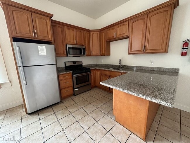 Building Photo - 2 br, 1.5 bath Duplex - 2012 Curtis St
