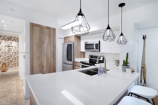 Foto del edificio - 3 br, 2 bath Condo - 620 SW 111th Ave Apt 101