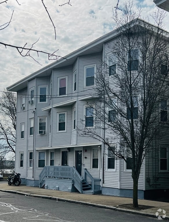 Building Photo - 45 Louis St